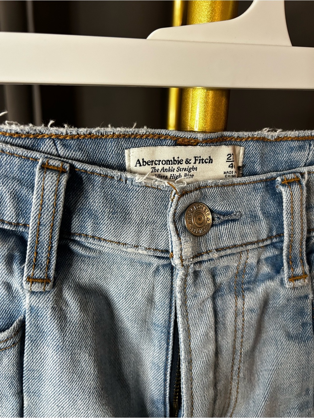 Abercrombie & Fitch Women's Light Wash Ankle Straight Jeans